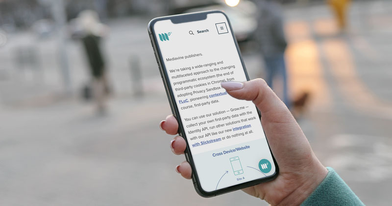 mobile user about to click on link